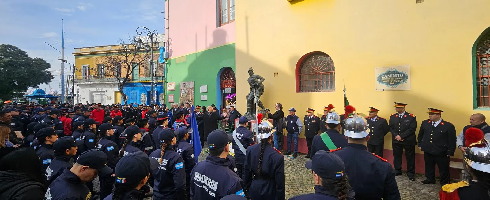 Encuentro institucional de bomberos en Caminito, La Boca